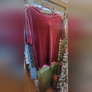 Forever 21 velvet scoopneck shirt, tee style